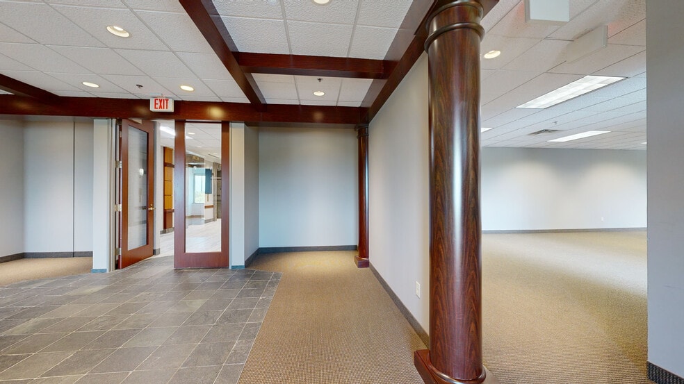 10400 Viking Dr, Eden Prairie, MN for lease - Matterport 3D Scan - Image 2 of 21