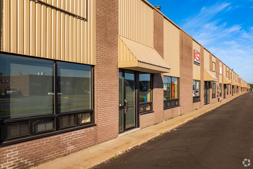1100-1190 Rue Bégin, Saint-Laurent, QC for lease - Building Photo - Image 3 of 22