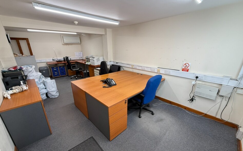 66 High St, Barwell for lease - Interior Photo - Image 2 of 2