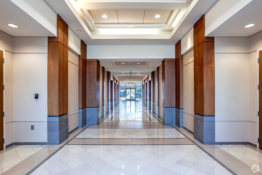 10130 Perimeter Pky, Charlotte, NC for lease - Lobby - Image 3 of 7