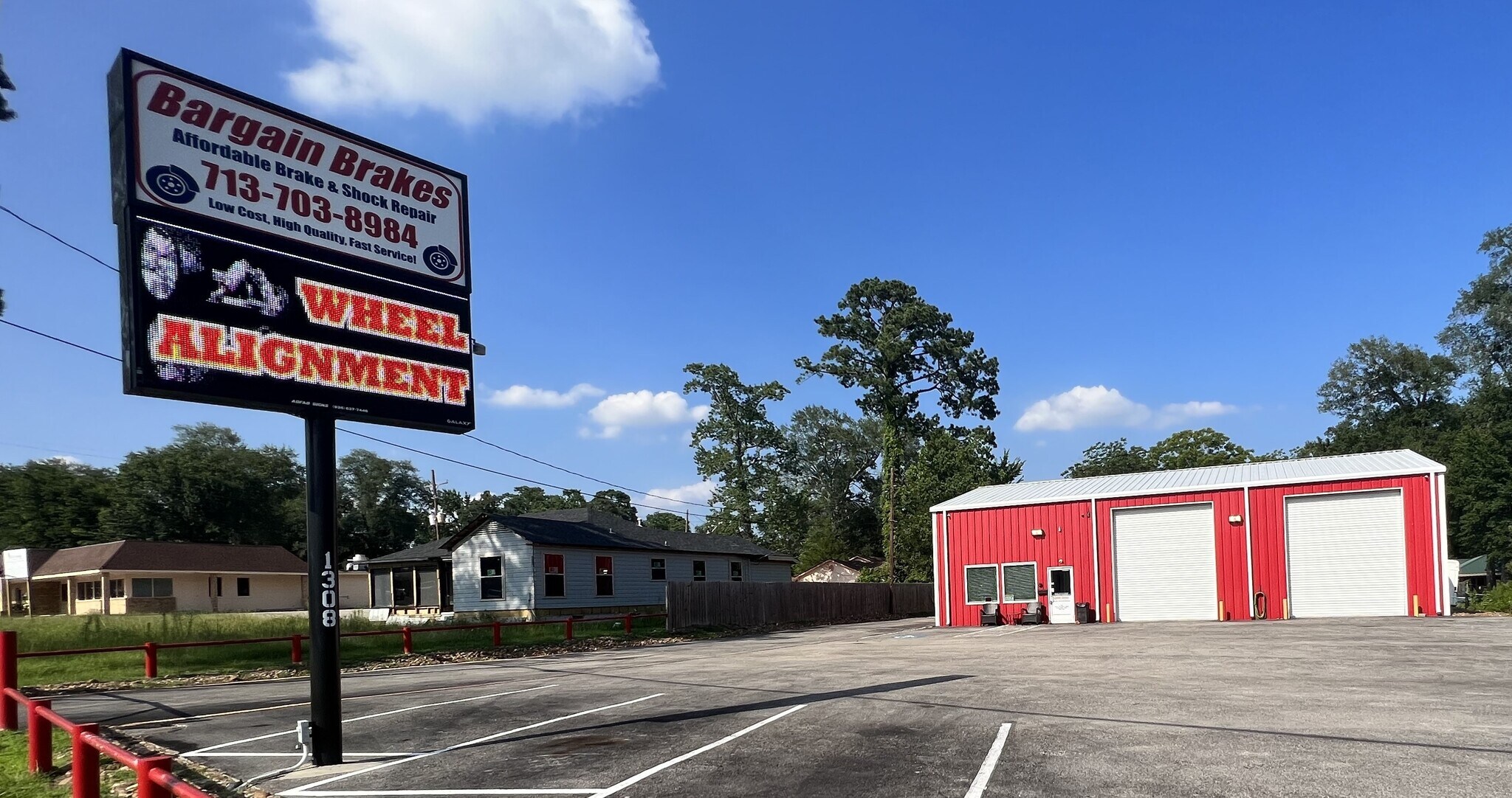 1308 N Frazier St, Conroe, TX for sale Building Photo- Image 1 of 1