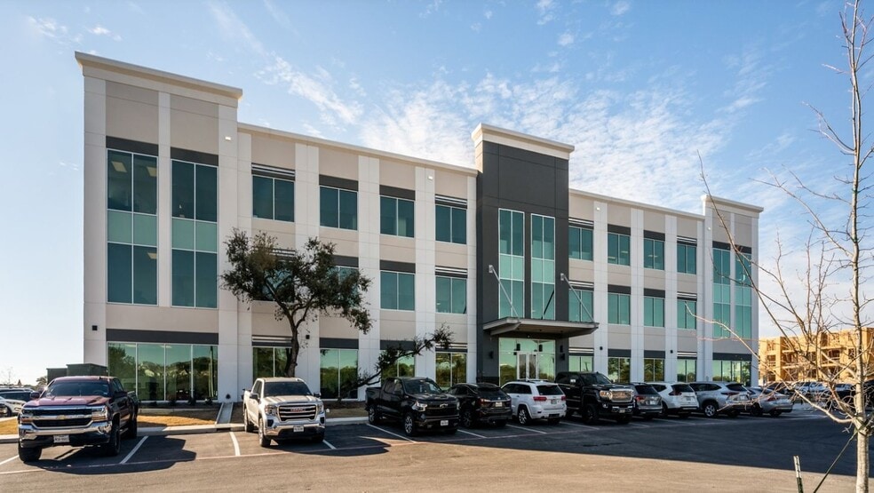 3239 N Loop 1604, San Antonio, TX for lease - Building Photo - Image 2 of 6