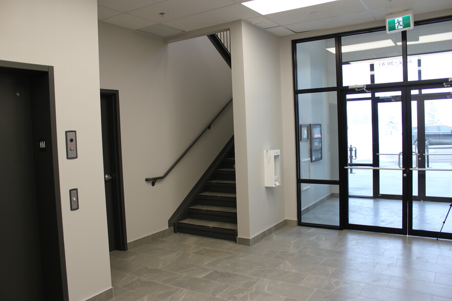 5302 50 St, Beaumont, AB for lease - Building Photo - Image 3 of 13