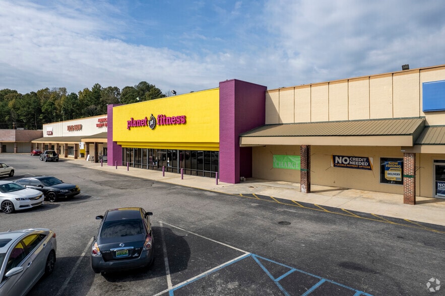 500-560 West Town Plz, Bessemer, AL for lease - Building Photo - Image 3 of 11