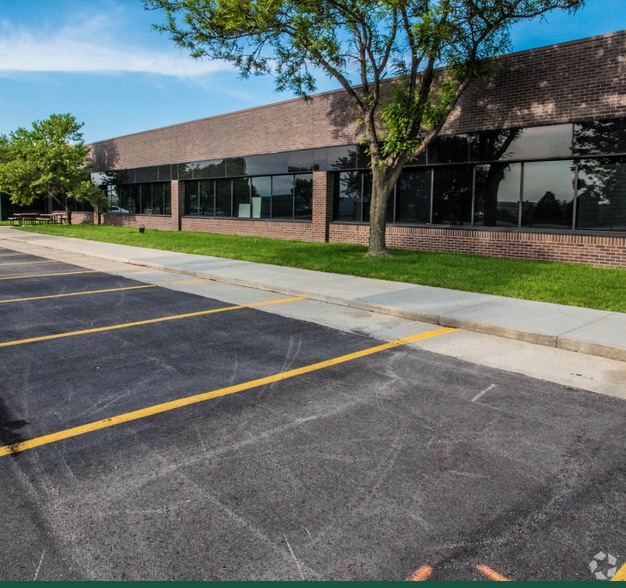 114th St, Urbandale, IA for lease - Primary Photo - Image 1 of 1