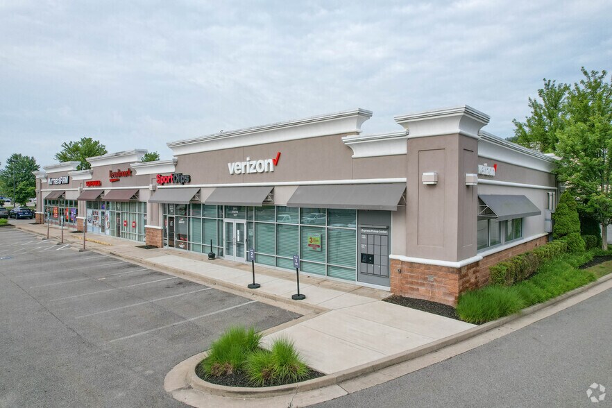 2015 Pittsburgh Mills Blvd, Tarentum, PA for sale - Primary Photo - Image 1 of 1