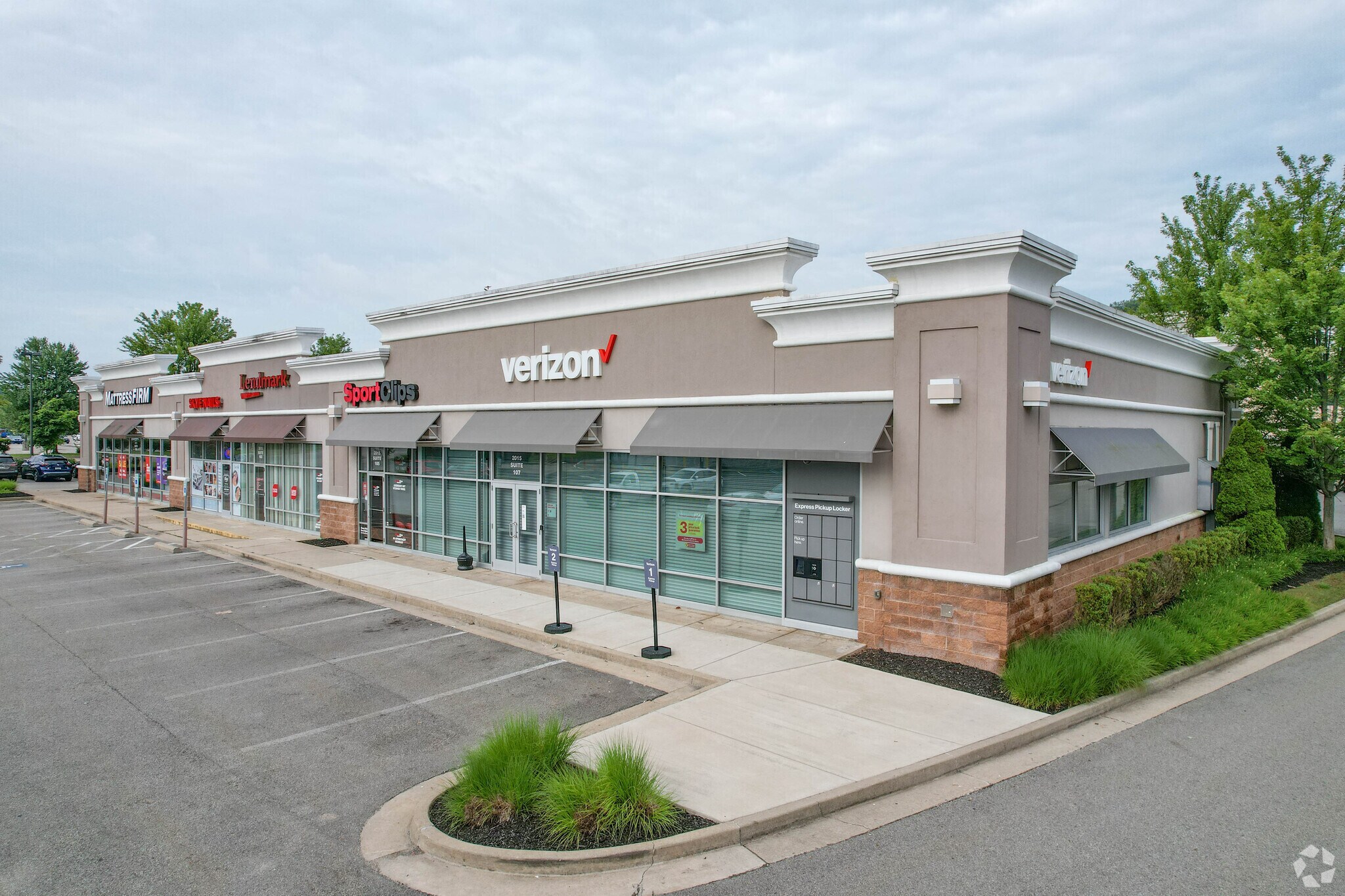 2015 Pittsburgh Mills Blvd, Tarentum, PA for sale Primary Photo- Image 1 of 1