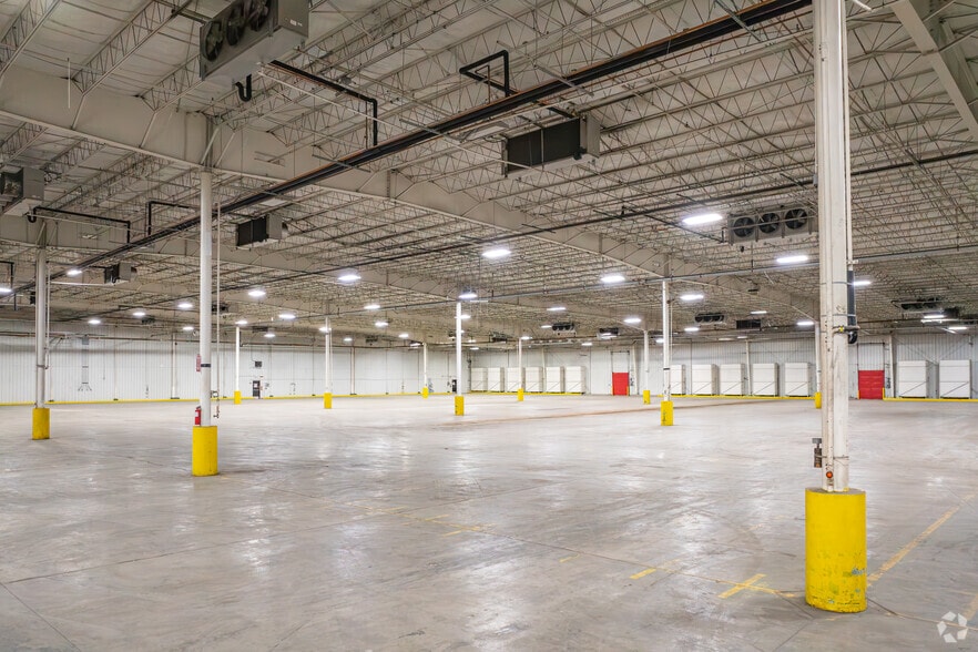 1455 E 62nd Ave, Denver, CO for sale - Interior Photo - Image 2 of 33