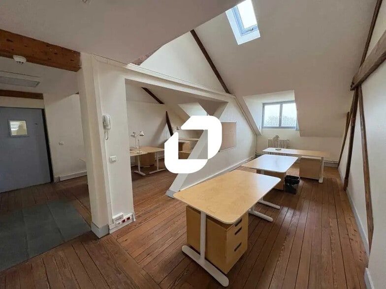 Office in Louveciennes for lease - Interior Photo - Image 3 of 15