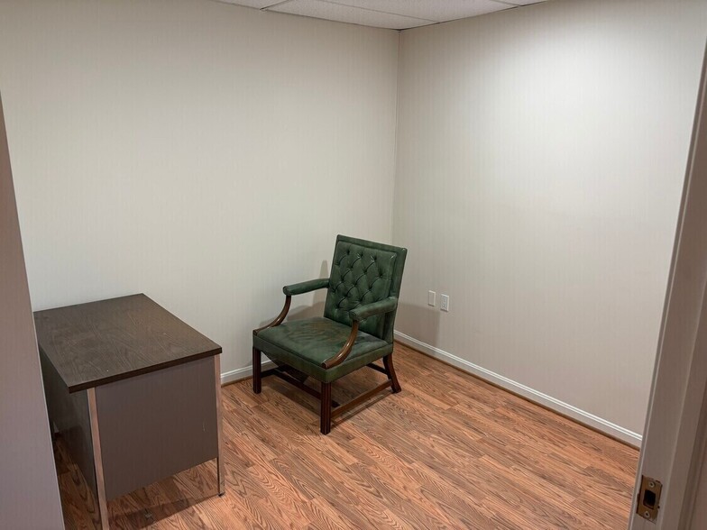 6116 Rolling Rd, Springfield, VA for sale - Building Photo - Image 3 of 60