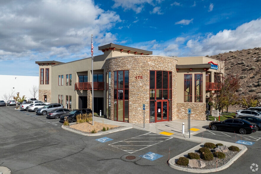 175 Salomon Cir, Sparks, NV for sale - Primary Photo - Image 1 of 1