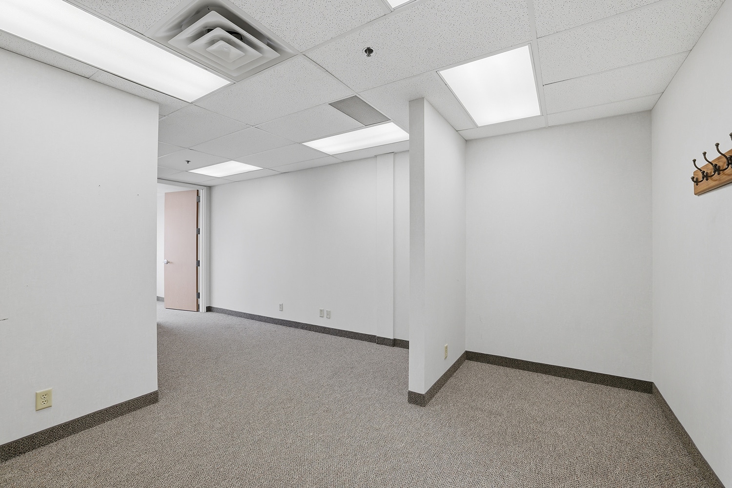 9801 S Dupont Ave, Bloomington, MN for lease Interior Photo- Image 1 of 12