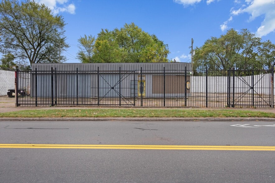 1750 E State Fair, Highland Park, MI for sale - Building Photo - Image 2 of 9