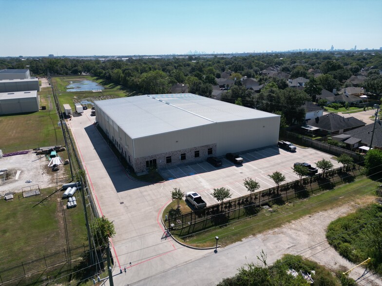 5424 Clara Rd, Houston, TX for lease - Building Photo - Image 1 of 4