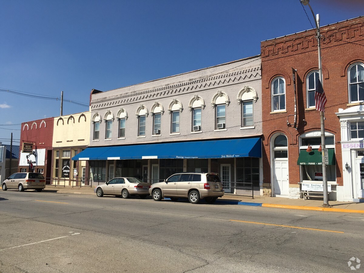 225 5th St, Lacon, IL 61540