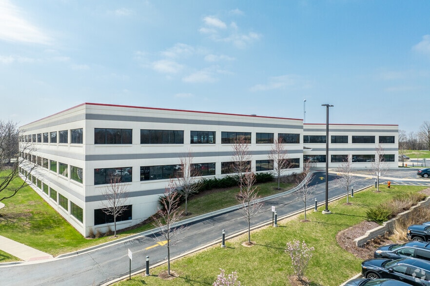 387 Shuman Blvd, Naperville, IL for lease - Primary Photo - Image 1 of 60