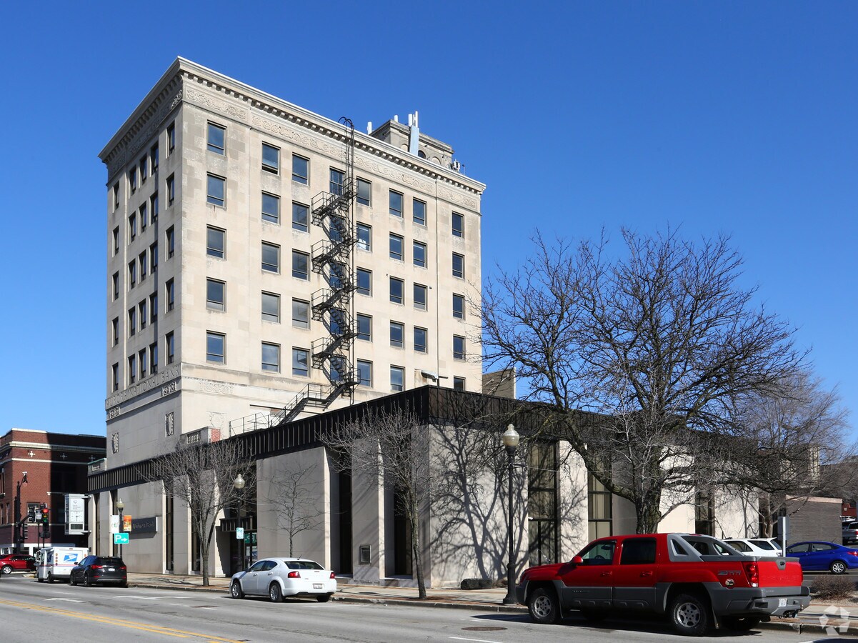 105 E Galena Blvd, Aurora, IL 60505