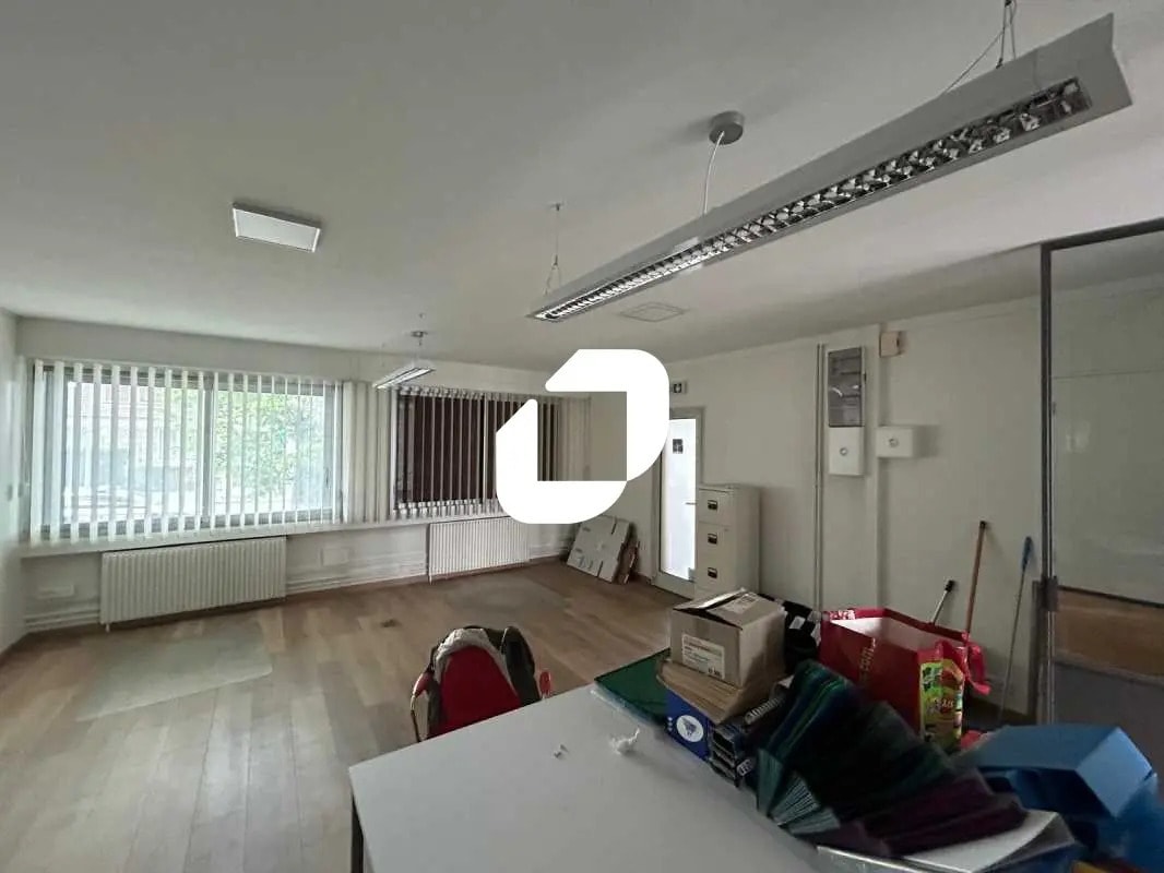 Office in Chevilly-Larue for lease Interior Photo- Image 1 of 10