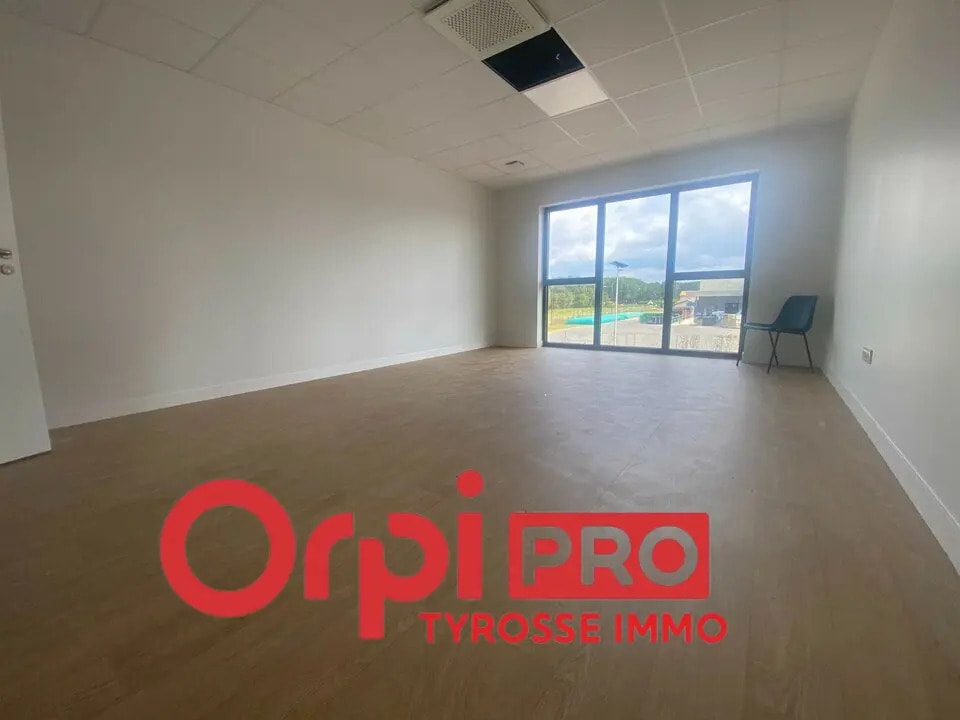 Office in Angresse for sale Interior Photo- Image 1 of 5