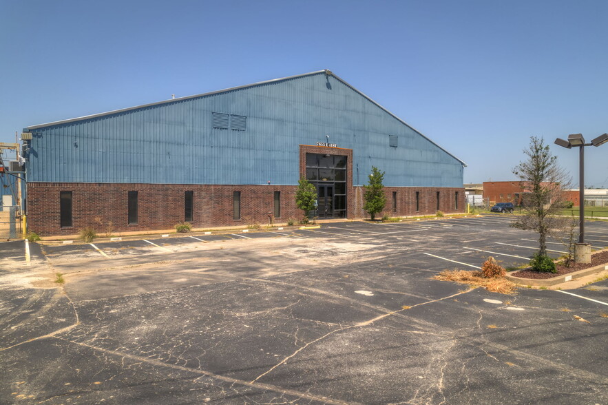 7655 E 41st St, Tulsa, OK for sale - Building Photo - Image 1 of 178