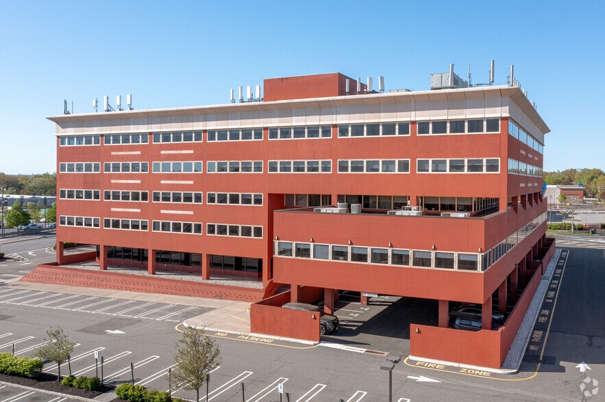 210 E State Route 4 E, Paramus, NJ for lease - Building Photo - Image 3 of 5