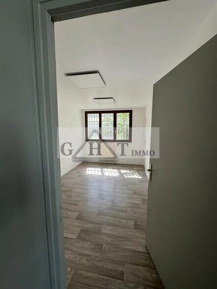 Office in Wissous for lease - Interior Photo - Image 3 of 6