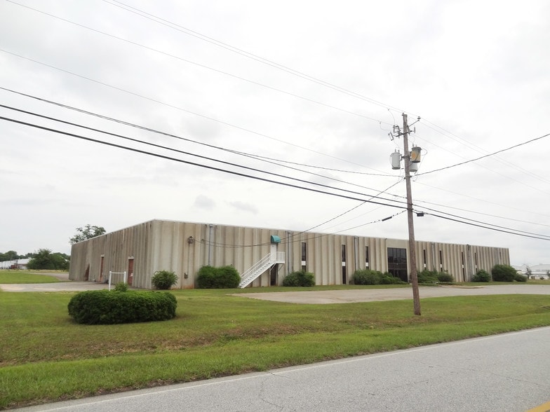 7649 Airport Dr, Macon-Bibb, GA for lease - Primary Photo - Image 2 of 9