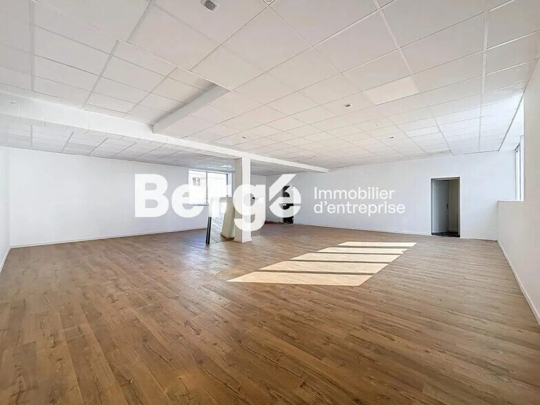 Office in Saint-Laurent-du-Var for lease - Building Photo - Image 2 of 5