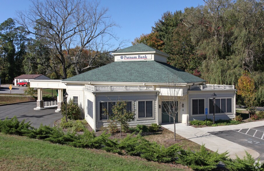 2 Chapman Ln, Gales Ferry, CT for sale - Primary Photo - Image 1 of 1