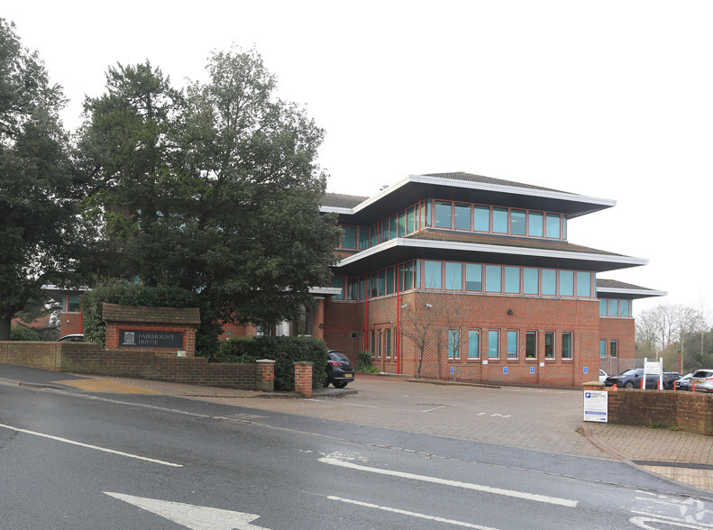 Bull Hl, Leatherhead for lease - Primary Photo - Image 1 of 5