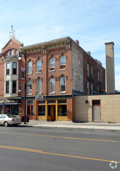 611-617 N Salina Street portfolio of 2 properties for sale on LoopNet.com - Primary Photo - Image 2 of 2