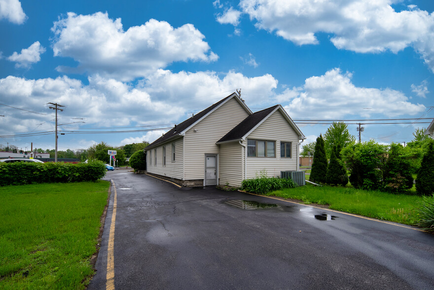 1221 Altamont Ave, Schenectady, NY for sale - Building Photo - Image 2 of 62