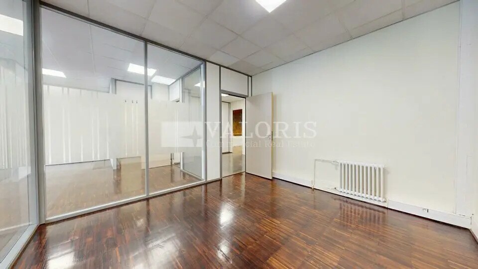 Office in Lyon for lease - Interior Photo - Image 2 of 6