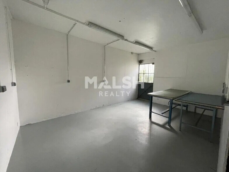 Flex in Vaulx-en-Velin for lease - Interior Photo - Image 3 of 7