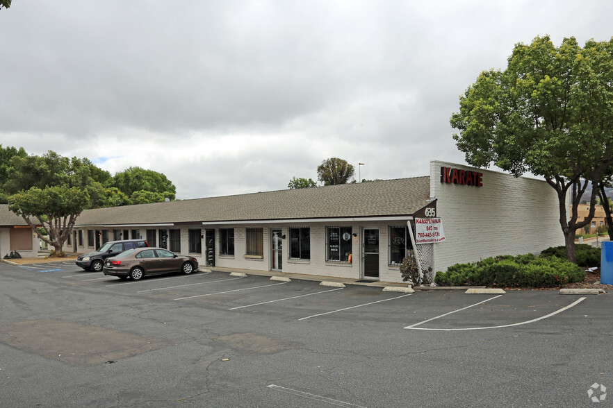 635 N Twin Oaks Valley Rd, San Marcos, CA for lease - Primary Photo - Image 1 of 5