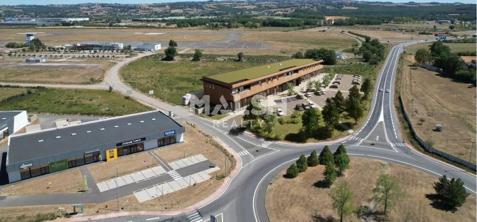 Retail in Andrézieux-Bouthéon for lease - Building Photo - Image 2 of 2