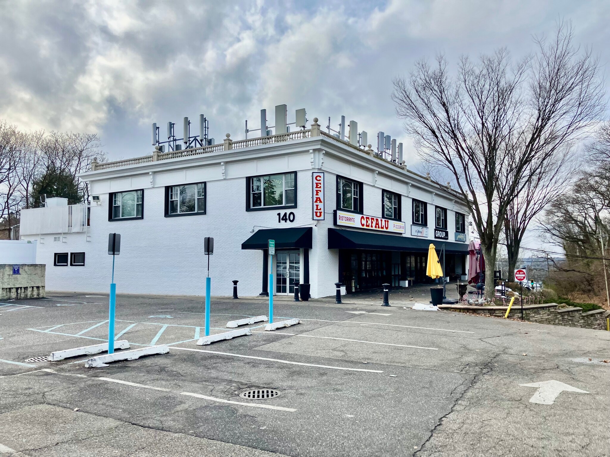 140 E Main St, Huntington, NY for lease Building Photo- Image 1 of 2