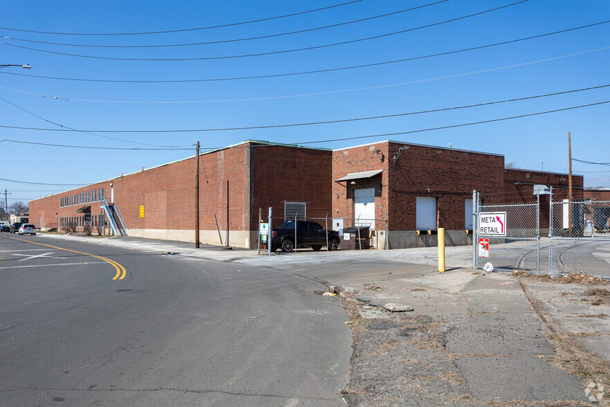 30 Moffitt St, Stratford, CT for lease - Building Photo - Image 1 of 6