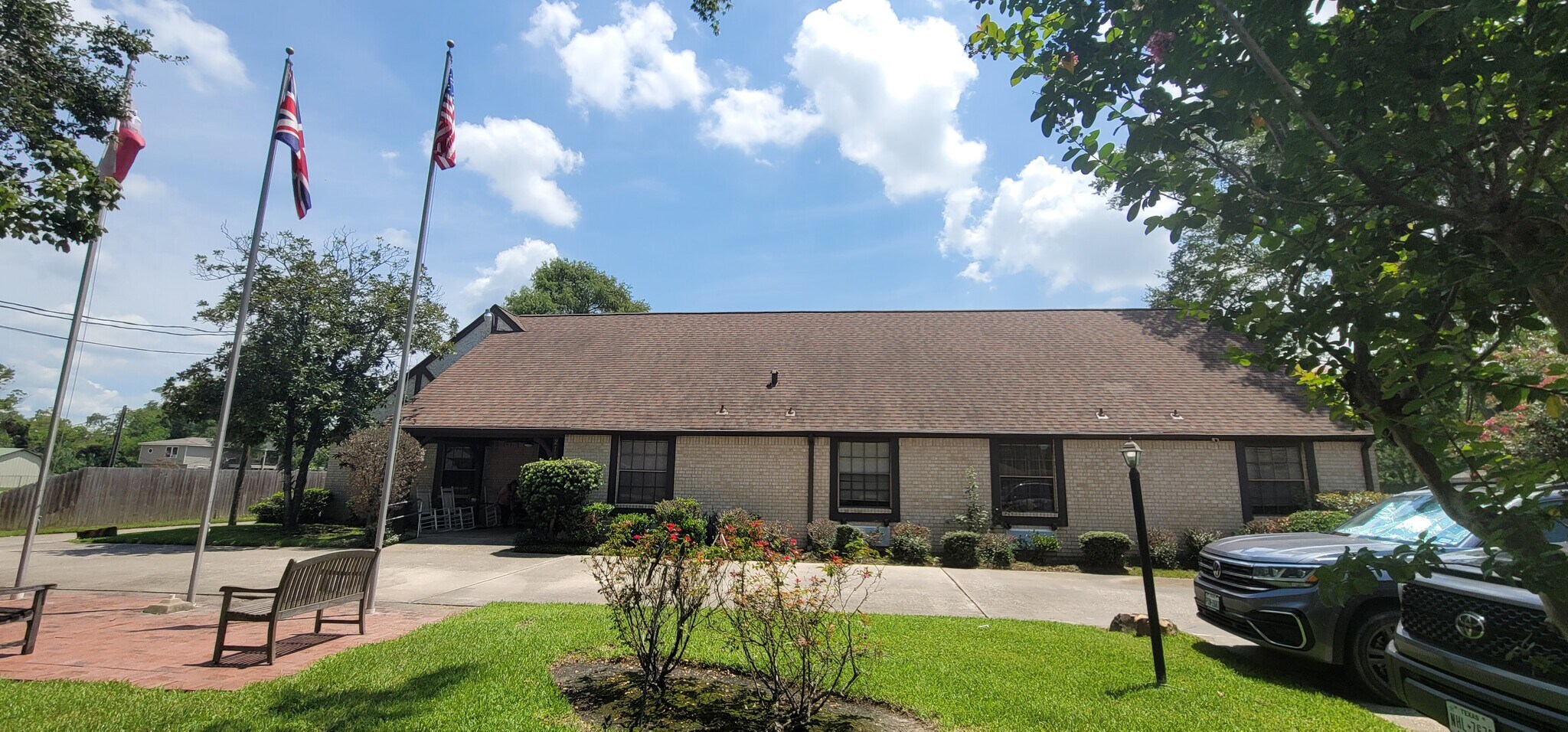 213 Maple St, Highlands, TX for sale Primary Photo- Image 1 of 1