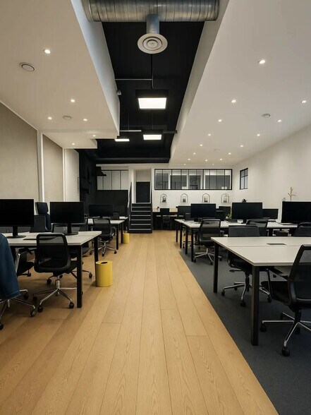 Coworking Space in Paris for lease - Interior Photo - Image 3 of 6