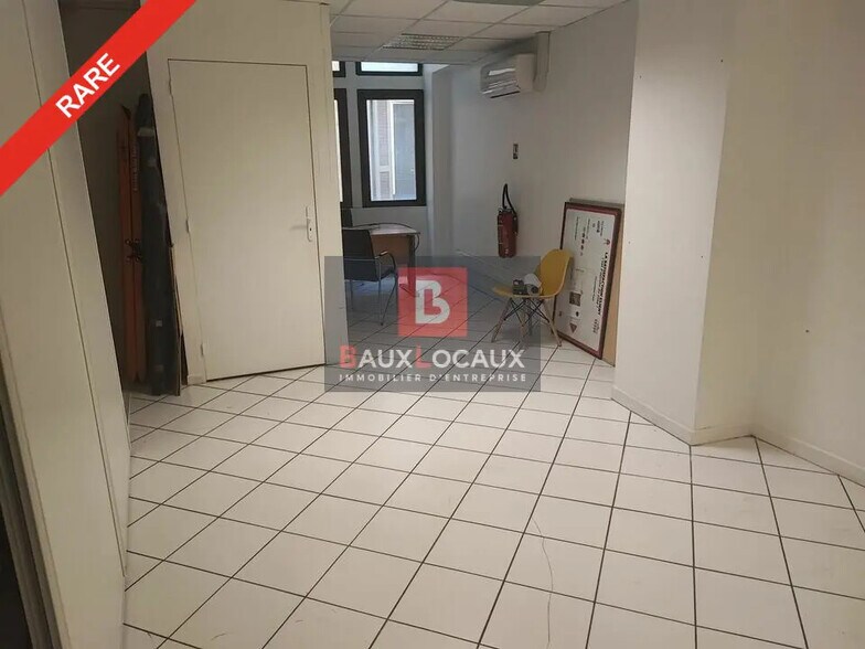 Retail in Salon-de-Provence for lease - Interior Photo - Image 3 of 7