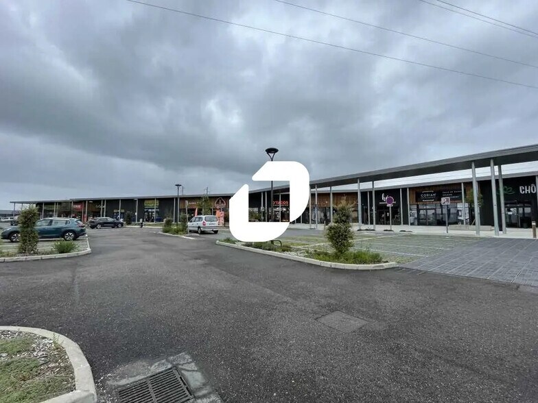 Retail in Biganos for lease - Building Photo - Image 3 of 6