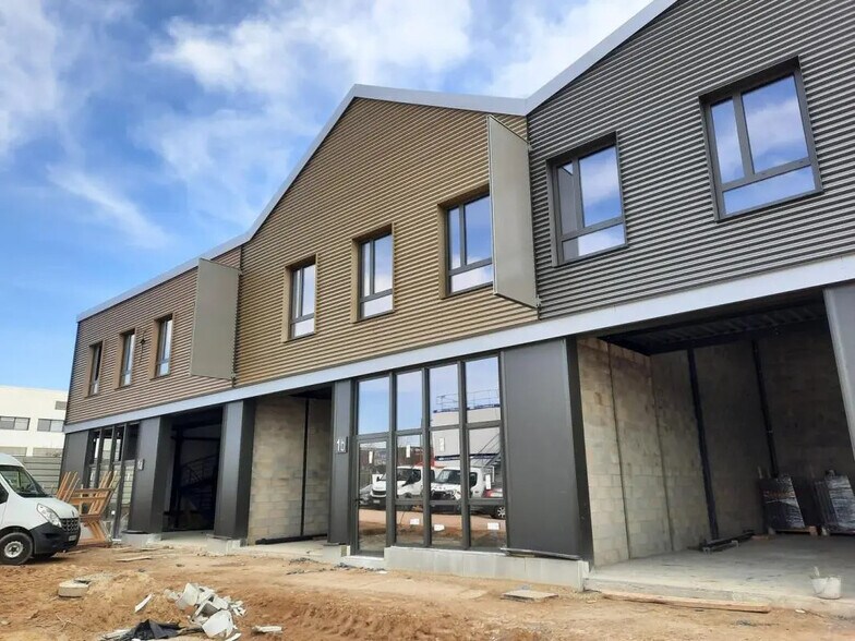 Office in Groslay for lease - Building Photo - Image 1 of 5