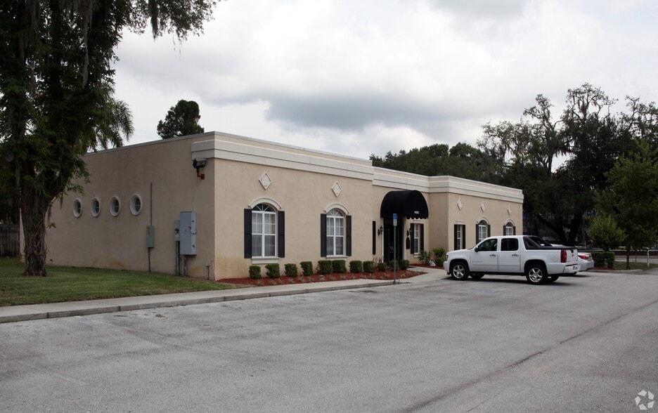 14522 University Point Pl, Tampa, FL for lease - Building Photo - Image 3 of 11