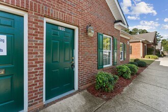 2440 Sandy Plains Rd, Marietta, GA for lease Interior Photo- Image 2 of 8