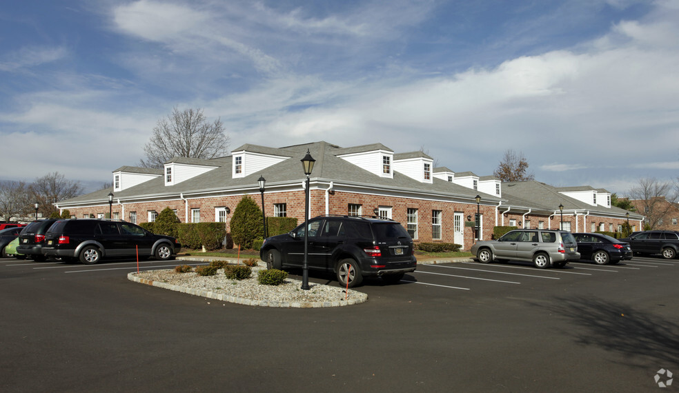 180 Avenue at the Cmn, Shrewsbury, NJ for lease - Building Photo - Image 2 of 2