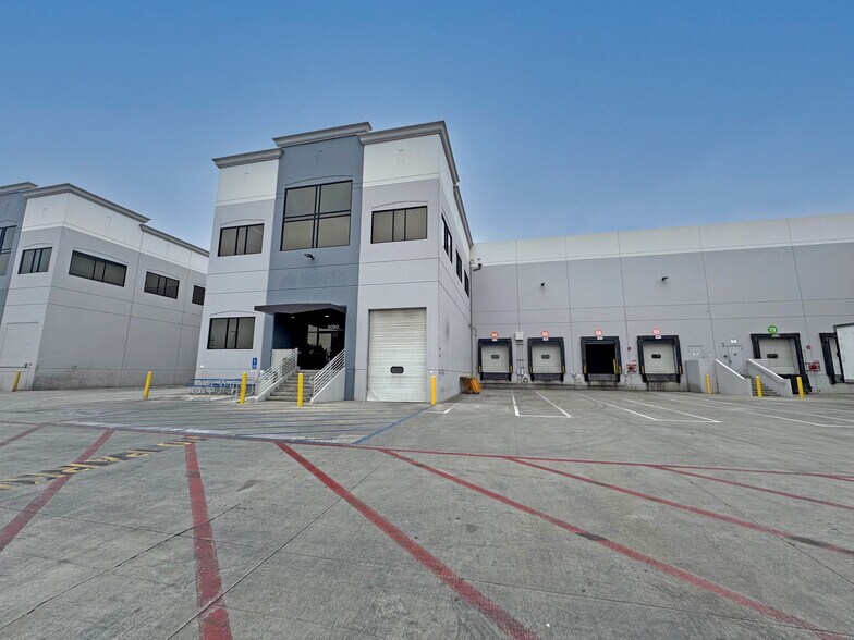 3000-3090 E Washington Blvd, Los Angeles, CA for lease - Building Photo - Image 1 of 32