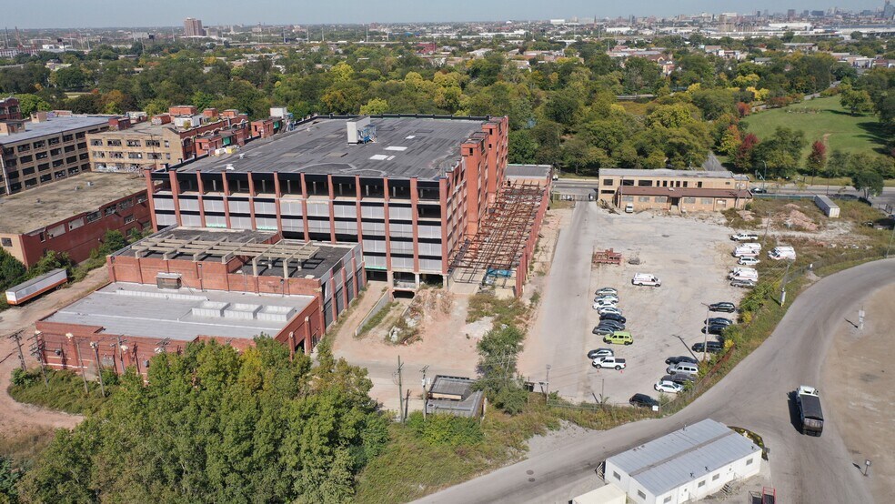 2101 W Pershing Rd, Chicago, IL for lease - Building Photo - Image 1 of 3