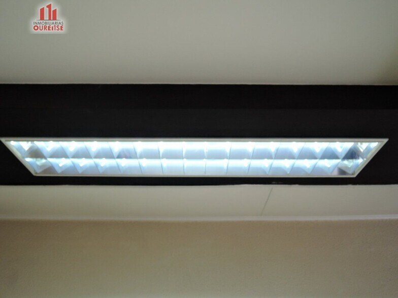 Retail in Ourense, Orense for lease - Building Photo - Image 3 of 7