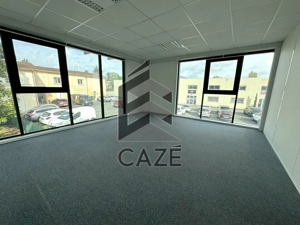 Location Bureaux 238 m² - Photo 1